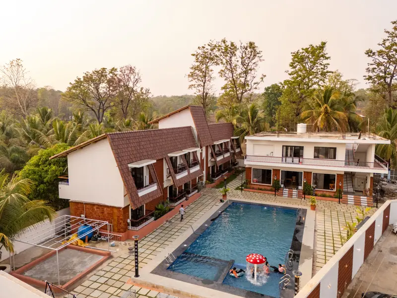 The pool and cottages in daylight