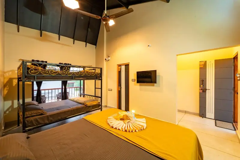 Family room with a bunk bed and a double bed